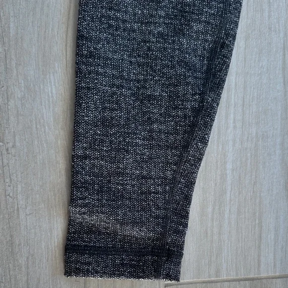 lululemon Women’s Charcoal Wunder Under Leggings - Picture 5 of 6